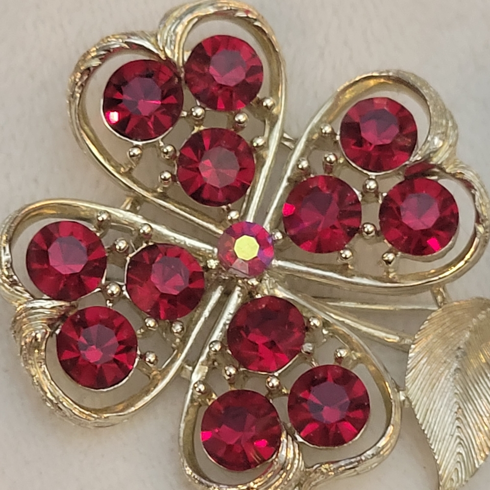 Vintage Lisner Brooch Stunning Signed